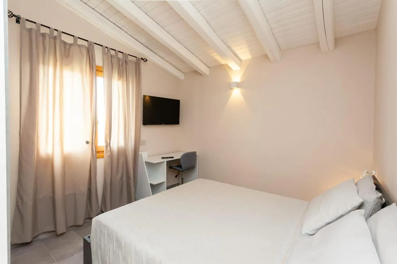 B&B Il Glicine Lu Lioni